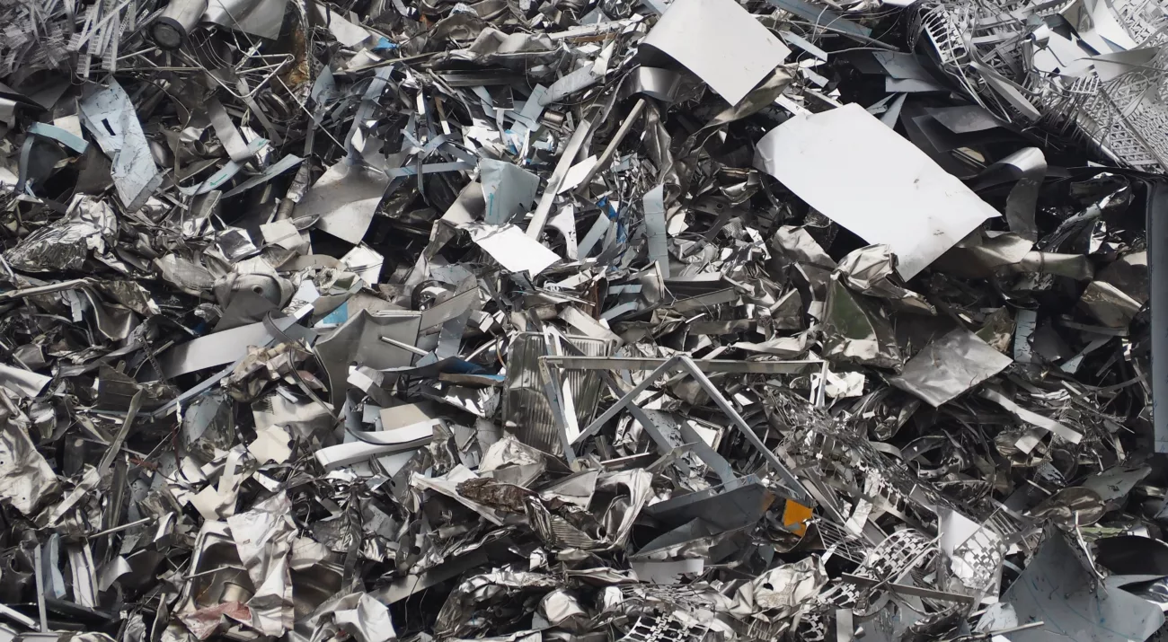 Tas d'aluminium et métal