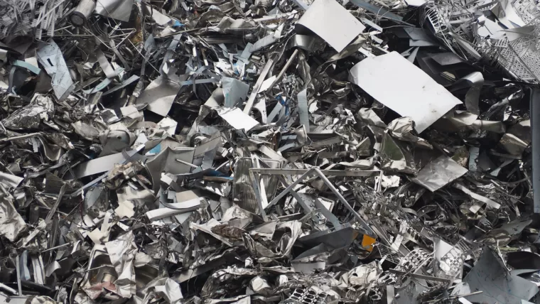 Tas d'aluminium et métal